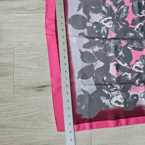 Coldwater Creek | gray pink floral print rectangle medium length scarf - Picture 4 of 6